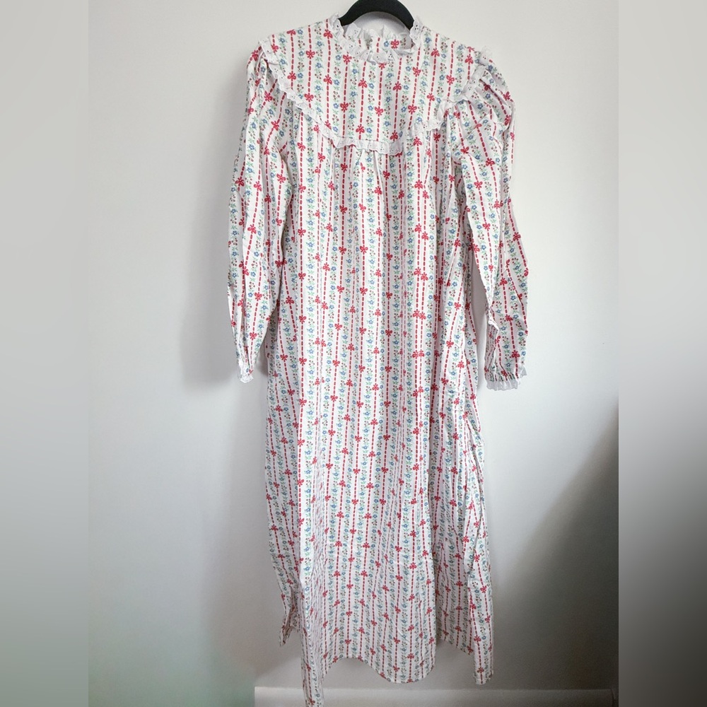 Vintage Accentuette by Lanz of Salzburg nightgown in Cotton in bows & flowers